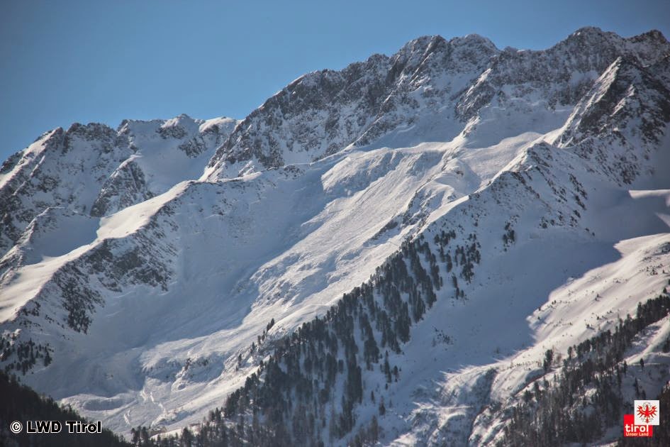 Kurzer Rückblick über ausgewählte große Lawinenabgänge während der Osterfeiertage und Parallelen zum Lawinenabgang im Urgtal am 07.04.