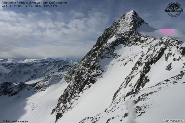 Spontanes, kammnahes Schneebrett Großglockner. 3550m OSO (Foto: 02.11.2021) Spontanes, kammnahes Schneebrett Großglockner. 3550m OSO (Foto: 02.11.2021)