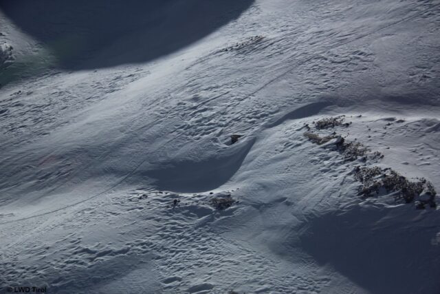Steine bzw. Felsen, eine im Frühwinter nicht zu unterschätzende Sturz- und Verletzungsgefahr (Foto: 17.11.2021) Steine bzw. Felsen, eine im Frühwinter nicht zu unterschätzende Sturz- und Verletzungsgefahr (Foto: 17.11.2021)