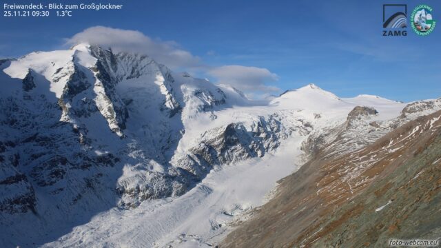 Blick Richtung Großglockner: In sehr steilen Sonnenhängen ist es bereits wieder bis in hohe Lagen aper. Blick Richtung Großglockner: In sehr steilen Sonnenhängen ist es bereits wieder bis in hohe Lagen aper.