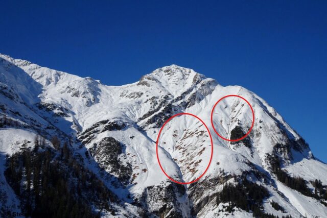 Eingekreist sind zahlreiche Gleitschneerutsche auf steilen Wiesenhängen im Außerfern. (Foto: 01.12.2021) Eingekreist sind zahlreiche Gleitschneerutsche auf steilen Wiesenhängen im Außerfern. (Foto: 01.12.2021)