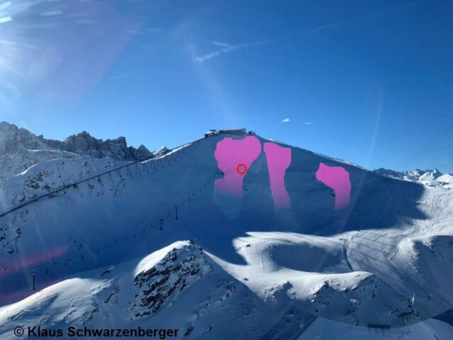 Lawinenabgang Hoadl. Foto im Landeanflug des C1-Hubschraubers. Der Kreis symbolisiert die Verschüttungsstelle des Verletzten. Bei den orographisch linken Lawinen dürfte es sich um Fernauslösungen gehandelt haben. (Foto: 01.12.2021) Lawinenabgang Hoadl. Foto im Landeanflug des C1-Hubschraubers. Der Kreis symbolisiert die Verschüttungsstelle des Verletzten. Bei den orographisch linken Lawinen dürfte es sich um Fernauslösungen gehandelt haben. (Foto: 01.12.2021)