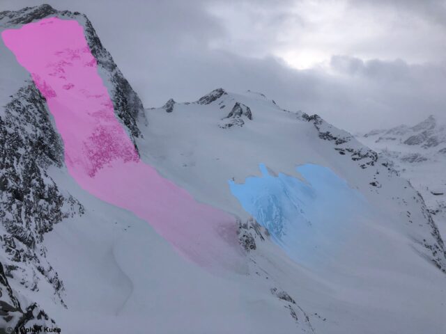 Lawine in magenta wurde unterhalb der Schwarzen Schneid in den Ötztaler Alpen durch eine Sprengung ausgelöst. Die in blau dargestellte Lawine brach unmittelbar (!) nach dem Sprengzeitpunkt und nicht erst durch die Belastung der abgehenden Lawine. Eine erstaunliche Bruchfortpflanzung vom Sprengpunkt aus. Die Schwachschicht stammt vom Herbst und befand sich oberhalb des Gletschereises. (Foto: 10.12.2021)