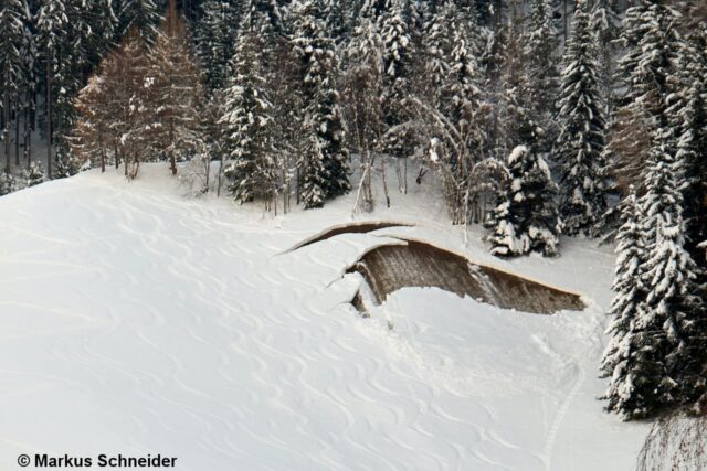 Gleitschneeaktivität (auch vor dem Regen) in den schneereicheren Regionen Osttirols. Sillian (Foto: 11.12.2021)