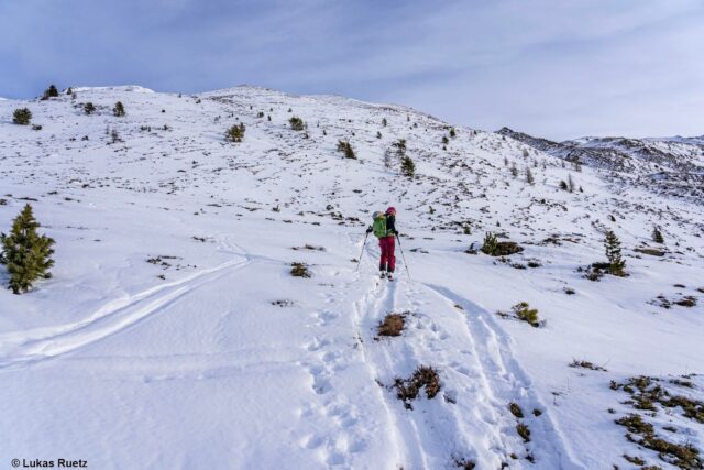 Mancherorts liegt für ein ungetrübtes Skivergnügen einfach noch (zu) wenig Schnee. Nördliche Stubaier Alpen (Foto: 14.12.2021) Mancherorts liegt für ein ungetrübtes Skivergnügen einfach noch (zu) wenig Schnee. Nördliche Stubaier Alpen (Foto: 14.12.2021)