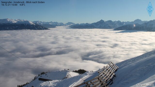 An der Nebelgrenze bildet sich bevorzugt ein schmales Band an Oberflächenreif. (Foto: 16.12.2021) An der Nebelgrenze bildet sich bevorzugt ein schmales Band an Oberflächenreif. (Foto: 16.12.2021)