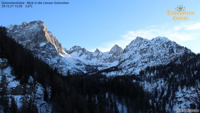 Der wetterbegünstigte Süden. Blick von der Dolomitenhütte in Richtung Lienzer Dolomiten (c) foto-webcam.eu Der wetterbegünstigte Süden. Blick von der Dolomitenhütte in Richtung Lienzer Dolomiten (c) foto-webcam.eu