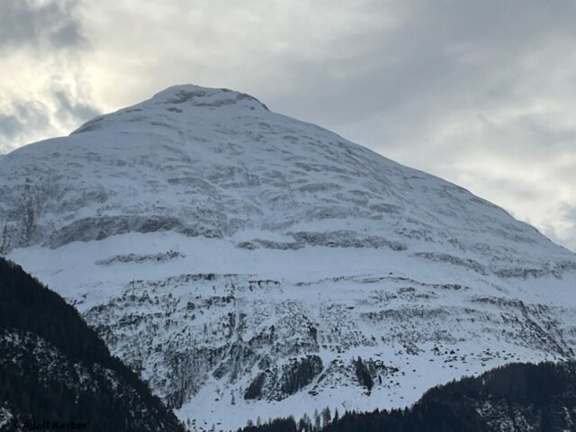 Pimigspitze in den Westlichen Lechtaler Alpen. Der nach Norden ausgerichtete Hang ist und war unlängst massiv dem Wind ausgesetzt. (Foto: 28.01.2022)