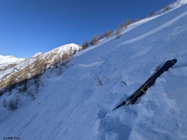 Beim Lawinenanriss im extrem steilen Gelände. (Foto: 05.02.2022) Beim Lawinenanriss im extrem steilen Gelände. (Foto: 05.02.2022)