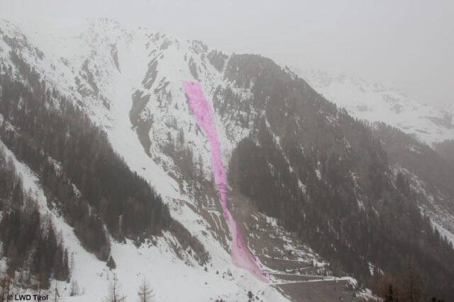 Spontanes Schneebrett auf ca. 2100m, Ost vom 16.03.2022 im hinteren Kaunertal (Foto: 17.03.2022) Spontanes Schneebrett auf ca. 2100m, Ost vom 16.03.2022 im hinteren Kaunertal (Foto: 17.03.2022)