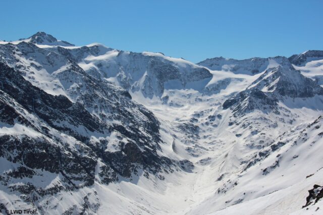 Traumhaftes Wetter und überwiegend günstige Verhältnisse laden zu Wintersportaktivitäten ein. Pitztal (Foto: 22.03.2022)