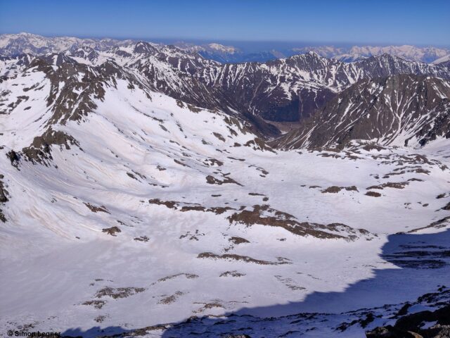 Blick von der Kraspespitze in den Nördlichen Stubaier Alpen in Richtung Norden. (Foto: 27.03.2022) Blick von der Kraspespitze in den Nördlichen Stubaier Alpen in Richtung Norden. (Foto: 27.03.2022)