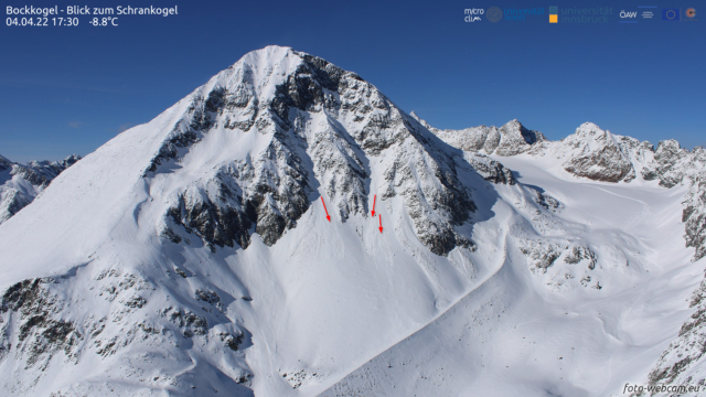 Lockerschneelawinen am Schrankogel in den Stubaier Alpen (Foto: 04.04.2022) Lockerschneelawinen am Schrankogel in den Stubaier Alpen (Foto: 04.04.2022)