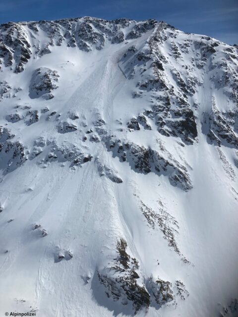 Kammnahes Schneebrett Wildebene; 2600m, N (Foto: 11.04.2022)
