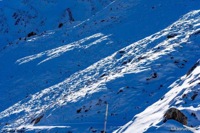 Häufig noch zu wenig Schnee zum Skifahren im freien Gelände. Lampsenspitze (Foto: 27.11.2022)