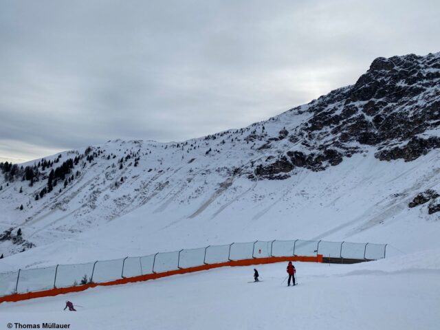 Nassschneerutsche Nordseite Kitzbüheler Horn (Foto: 20.12.2022) Nassschneerutsche Nordseite Kitzbüheler Horn (Foto: 20.12.2022)