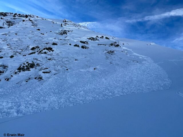 Lawinenabgang Lampsenspitze vom 25.12.2022. NO. 2700m. Person konnte ausfahren. (Foto: 25.12.2022)