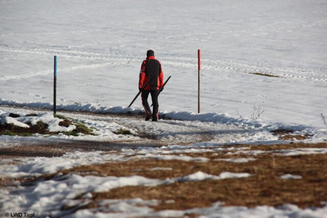 Das Weihnachtstauwetter samt Regen hat der Schneedecke in den meisten Regionen Tirols stark zugesetzt. Mieminger Gebirge (Foto: 25.12.2022) Das Weihnachtstauwetter samt Regen hat der Schneedecke in den meisten Regionen Tirols stark zugesetzt. Mieminger Gebirge (Foto: 25.12.2022)