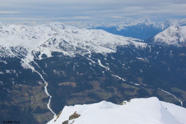 Schneebänder ins Tal im Zillertal (Foto: 04.01.2023)