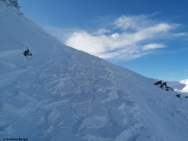 Frischer, störanfälliger Triebschnee in den Kalkkögeln (Foto: 16.01.2023) Frischer, störanfälliger Triebschnee in den Kalkkögeln (Foto: 16.01.2023)