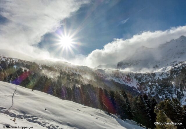 Speziell entlang des Alpenhauptkammes und in den typischen Föhnschneisen konnte man v.a. Anfang der Woche beeindruckende Schneefahnen beobachten. Stubaier Gletscher (Foto: 16.01.2023) Speziell entlang des Alpenhauptkammes und in den typischen Föhnschneisen konnte man v.a. Anfang der Woche beeindruckende Schneefahnen beobachten. Stubaier Gletscher (Foto: 16.01.2023)