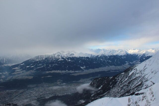 Grober Wettereindruck für die kommenden Tage... Westliches Karwendel (Foto: 19.01.2023) Grober Wettereindruck für die kommenden Tage... Westliches Karwendel (Foto: 19.01.2023)