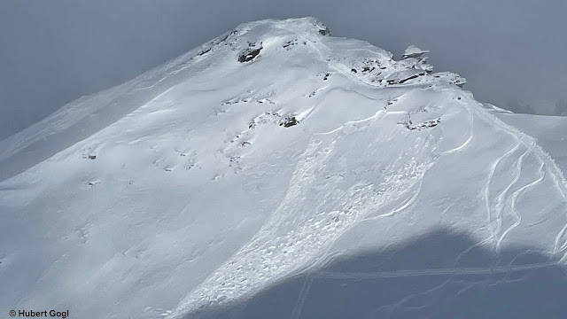Kammnahes, kleines Schneebrett in den Nördlichen Zillertaler Alpen (Foto: 22.01.2023)