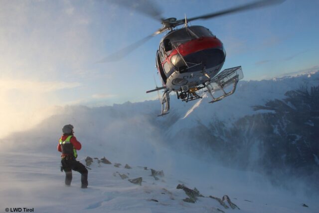 Der Landeshubschrauber bei der Unfallerhebung am Hohen Aifner (Foto: 05.02.2023)