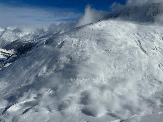 Durch Lawinensprengung wurde diese sehr große Lawine bei der Hohen Mut in der Gurgler Gruppe ausgelöst. (Foto: Hugo Reindl, 04.02.2023)