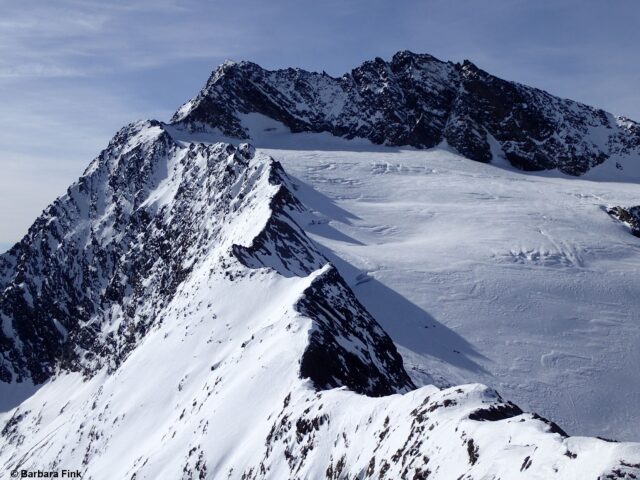 Die Schneearmut macht sich auch auf den Gletschern bemerkbar, wo für die Jahreszeit eine überdurchschnittlich hohe Spaltensturzgefahr besteht - Gurgler Gruppe. (Foto: 21.02.2023) Die Schneearmut macht sich auch auf den Gletschern bemerkbar, wo für die Jahreszeit eine überdurchschnittlich hohe Spaltensturzgefahr besteht - Gurgler Gruppe. (Foto: 21.02.2023)