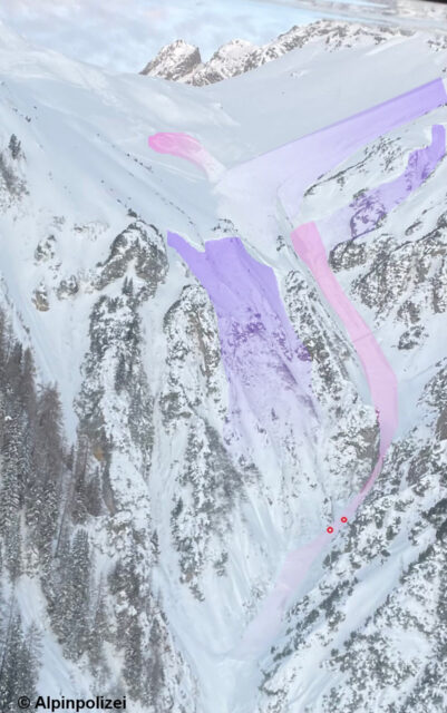 Bei der langgezogenen Lawine in magenta handelt es sich um die Unfalllawine. Die darüber in magenta eingefärbte Lawine war jene, die sich zuvor schon während der Abfahrt der Personen löste. Die in violett eingefärbten Lawinen wurden als Sicherheitsmaßnahme für die Bergung der Opfer gesprengt. Die Lawine löste sich in einer Seehöhe von etwa 2010m in einem O-Hang. Die Breite betrug ca. 30m, die Länge 550m. (Foto: 04.02.2023)