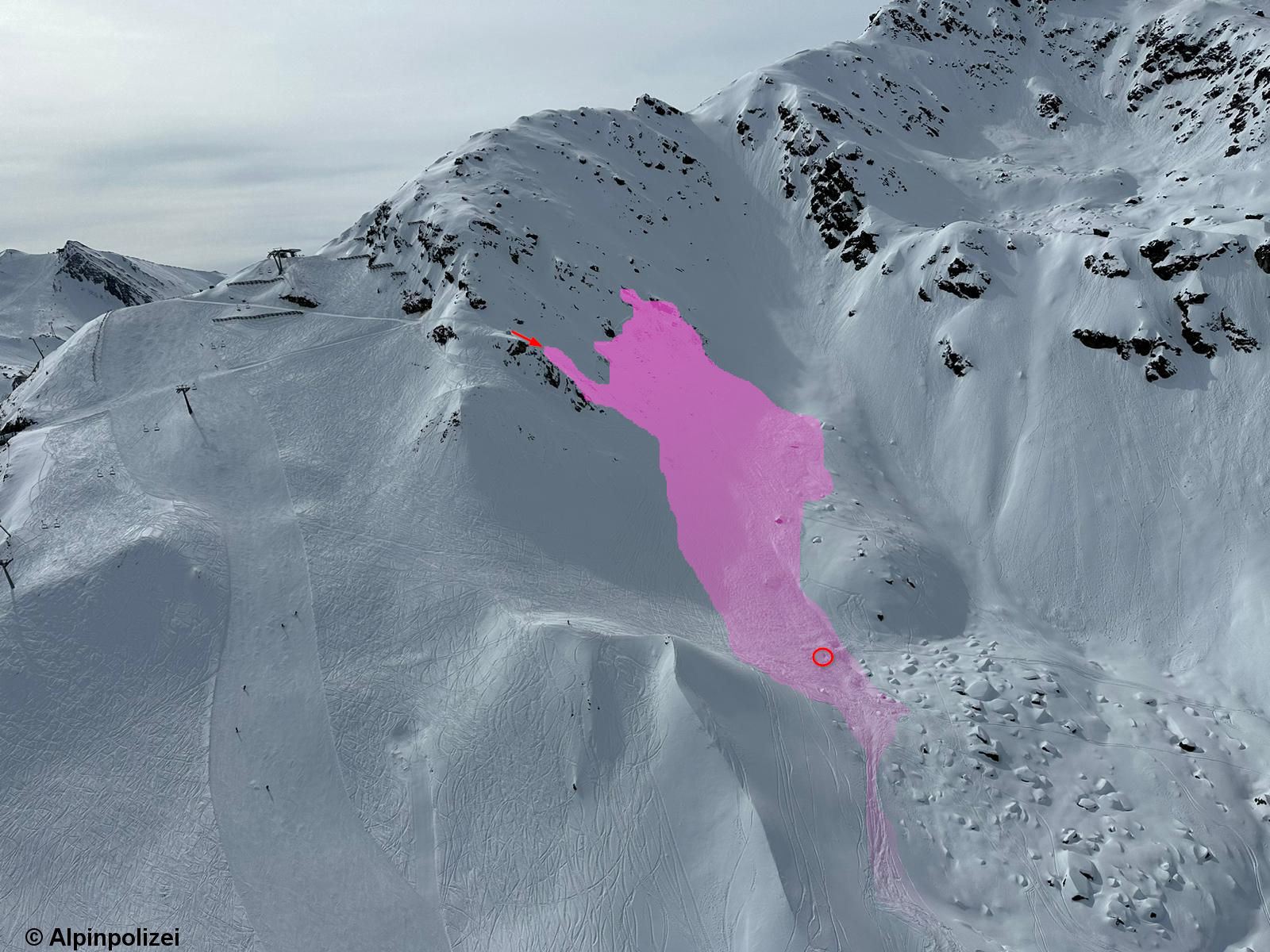 Kürzliche Lawinenabgänge vermehrt im Sektor NO über O bis SO oberhalb etwa 2500m (Altschneeproblem!) – Tagesgang der Lawinengefahr beachten