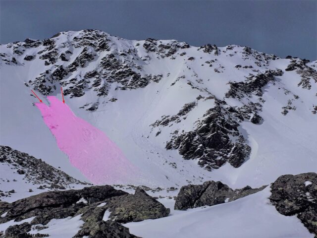 Durch den Impuls einer spontanen nassen Lockerschneelawine löste sich heute am 17.03. um 11:30 Uhr eine Schneebrettlawine. Steintalspitze, Kühtai