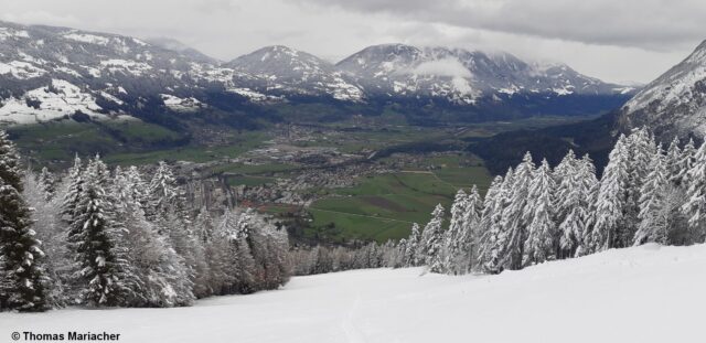 Blick vom Hochstein oberhalb von Lienz ins Lienzer Becken (Foto: 14.04.2023)