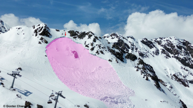 Schneebrettauslösung vermutlich durch einen kleinen Wechtenbruch - Stubaier Gletscher (Foto: 05.05.2023)