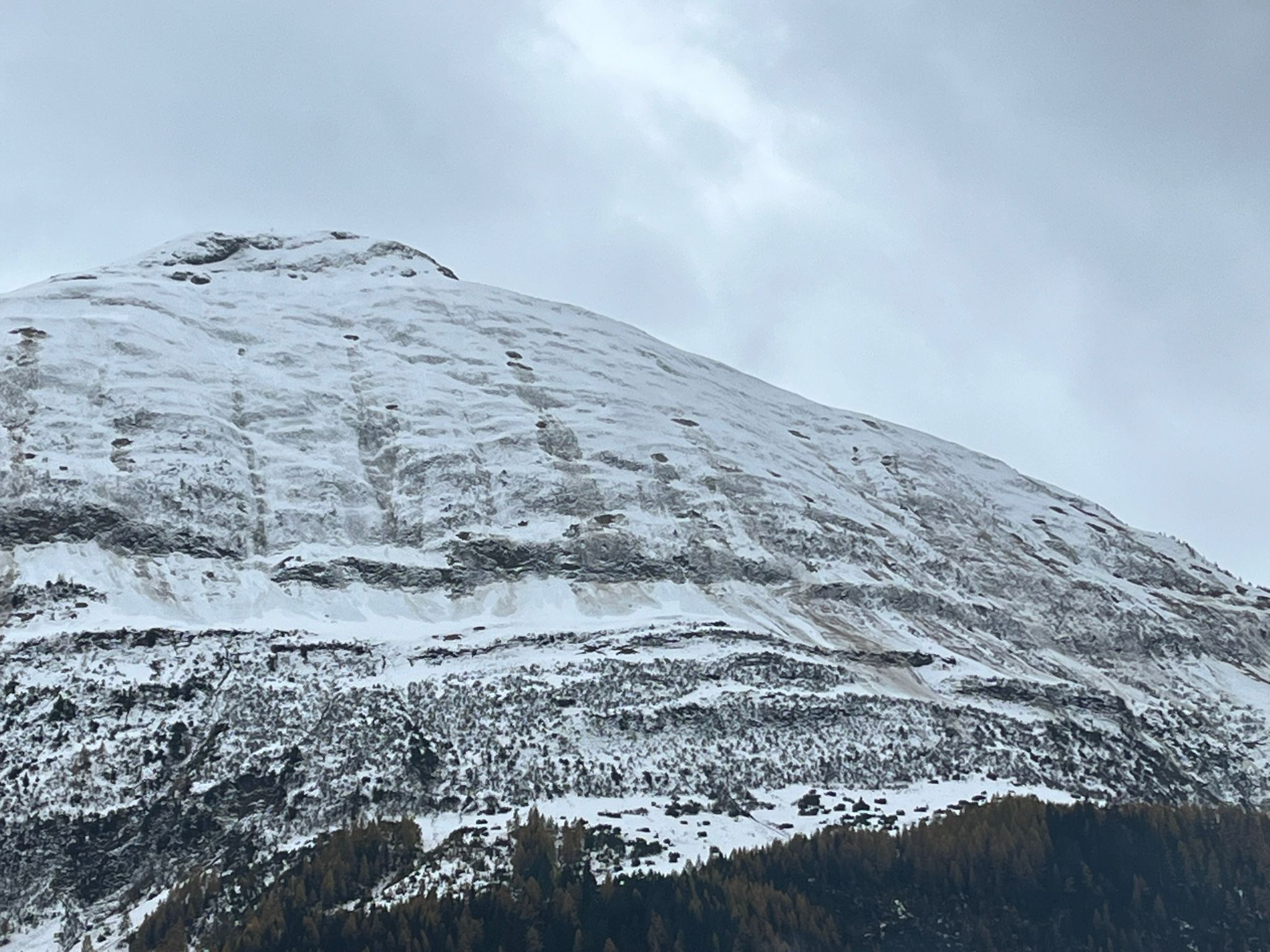 Mit Wärme und Regen Gleitschneelawinen – Störanfälliger Triebschnee