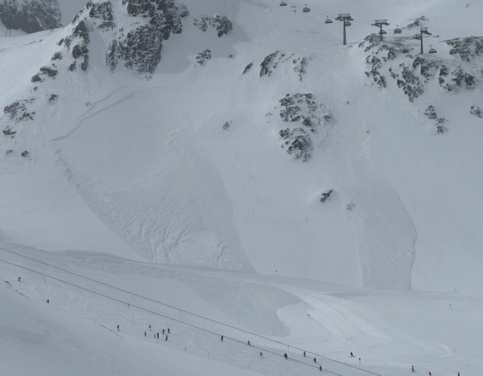 Gute Sprengerfolge auch im Skigebiet Stubaier Gletscher (Foto: ©Günter Chwojan, 01.04.2024).