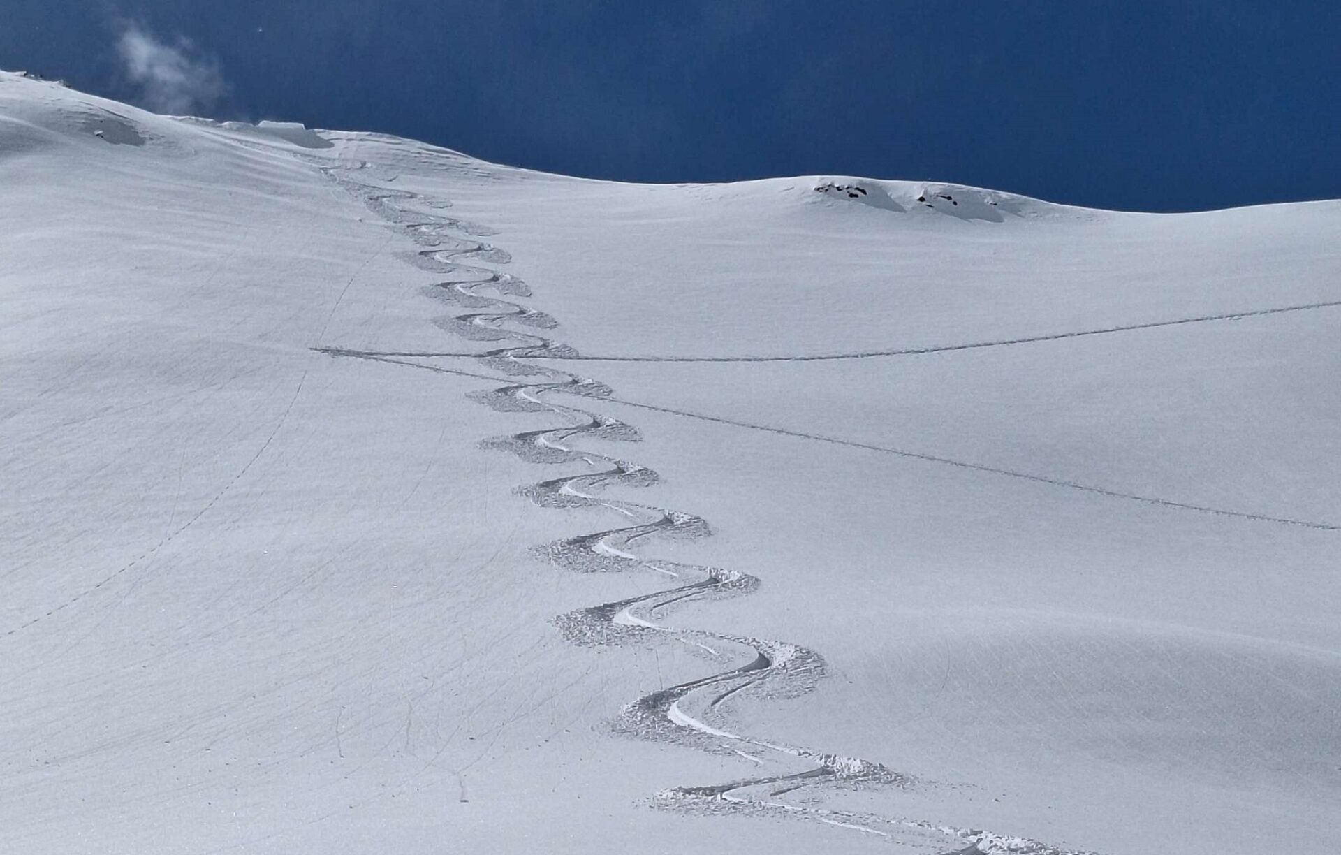 Mit dem Neuschnee konnten teils sehr gute Tourenbedingungen angetroffen werden. Östliche Deferegger Alpen (©Alois Mariacher, 02.04.2024).