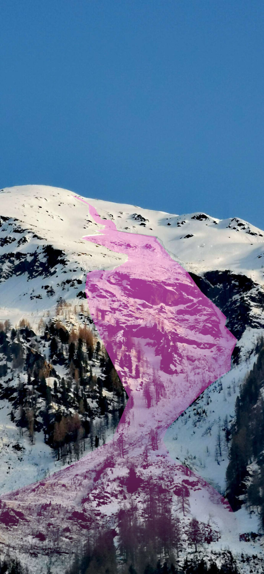Die seltene, ähnliche Situation, wie beim Lawinenunglück: Aus einer Lockerschneelawine, die ein Schneebrett auslöste, entwickelte sich eine große Nassschneelawine. Langschneid, Östliche Deferegger Alpen (Foto: 11.04.2024; © Mark Kleinlercher)