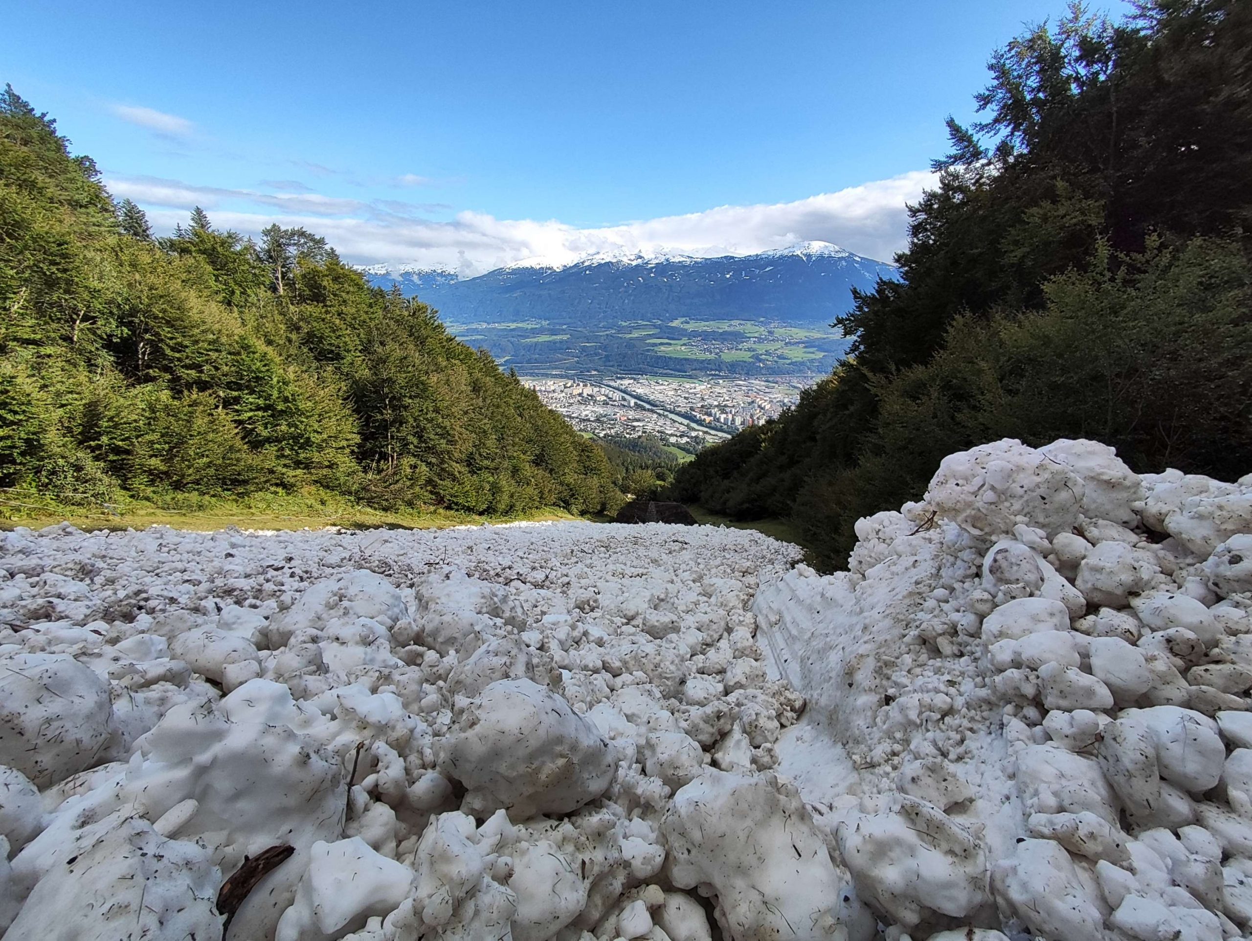 Gleitschneelawinen weiterhin beachten