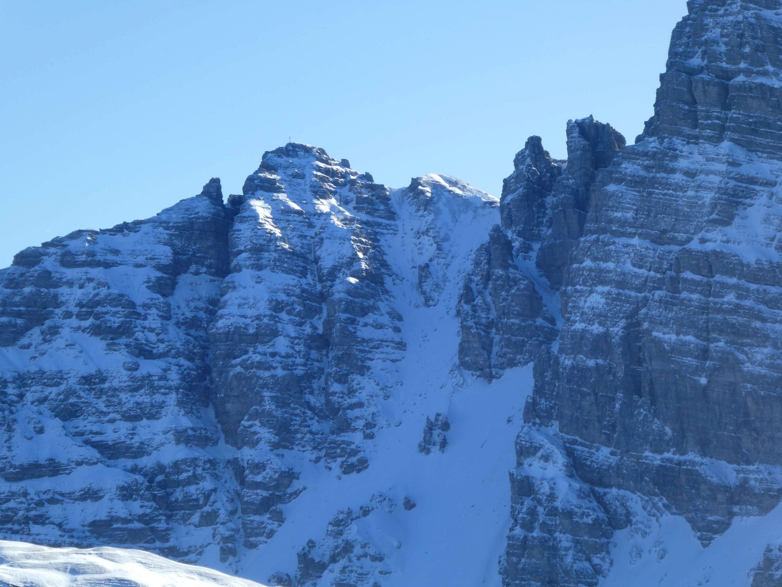 Mit Neuschnee und Wind Anstieg der Lawinengefahr – Start des täglichen Lawinenreports