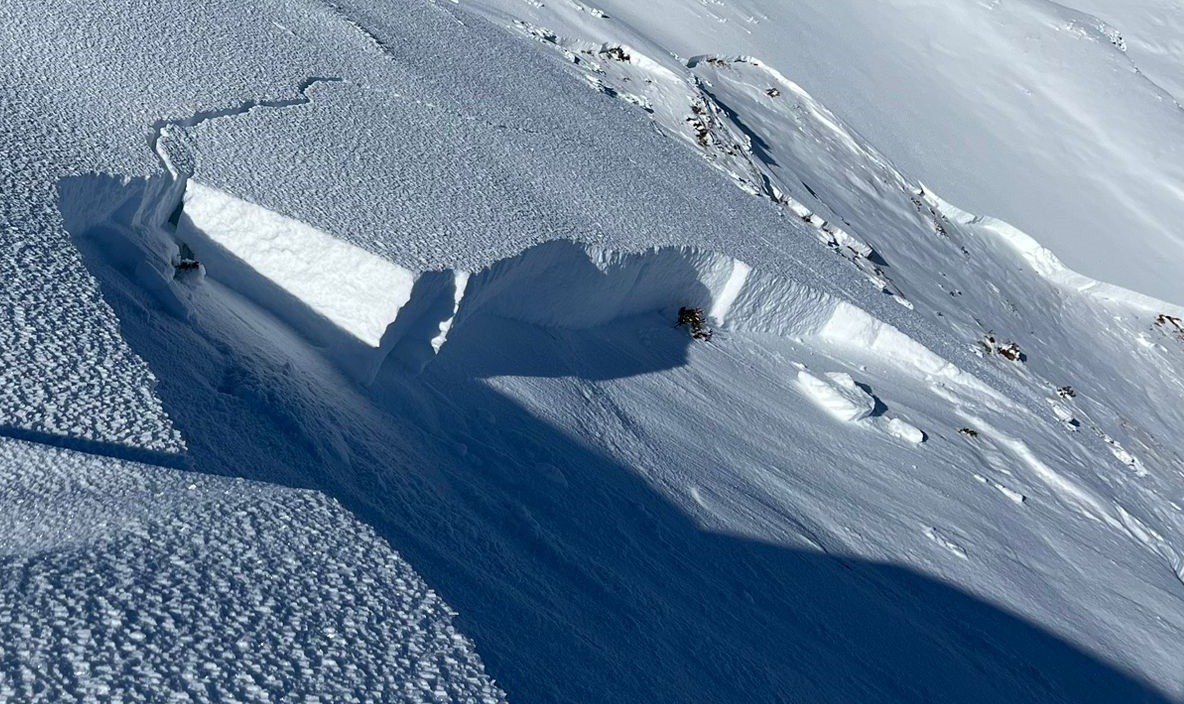 Vereinzelte Gefahrenstellen im Altschnee – frischer Triebschnee am Wochenende