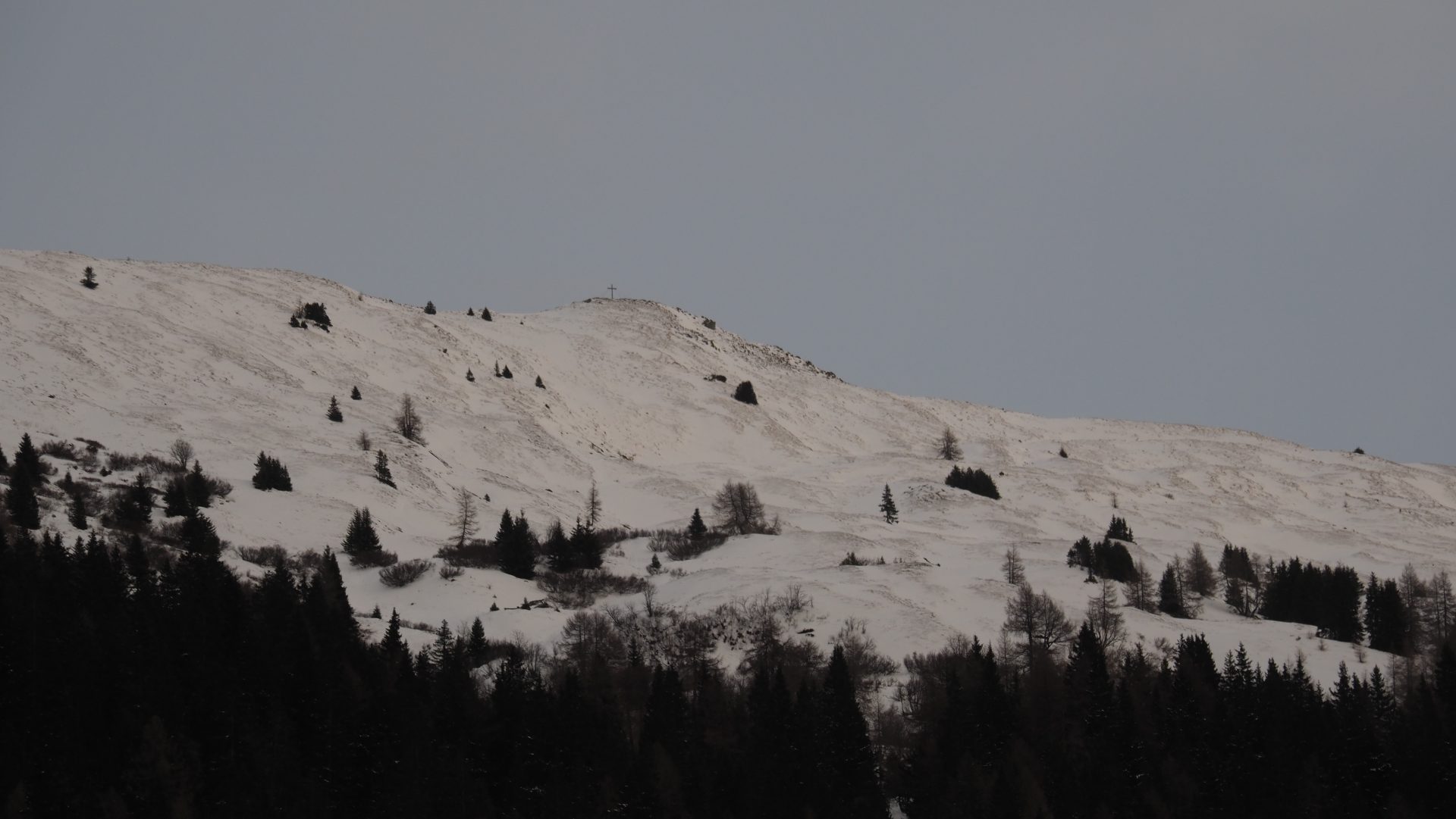 Wenig Schnee in den Südlichen Stubaier Alpen (Foto: 14.12.2024, © LWD Tirol)