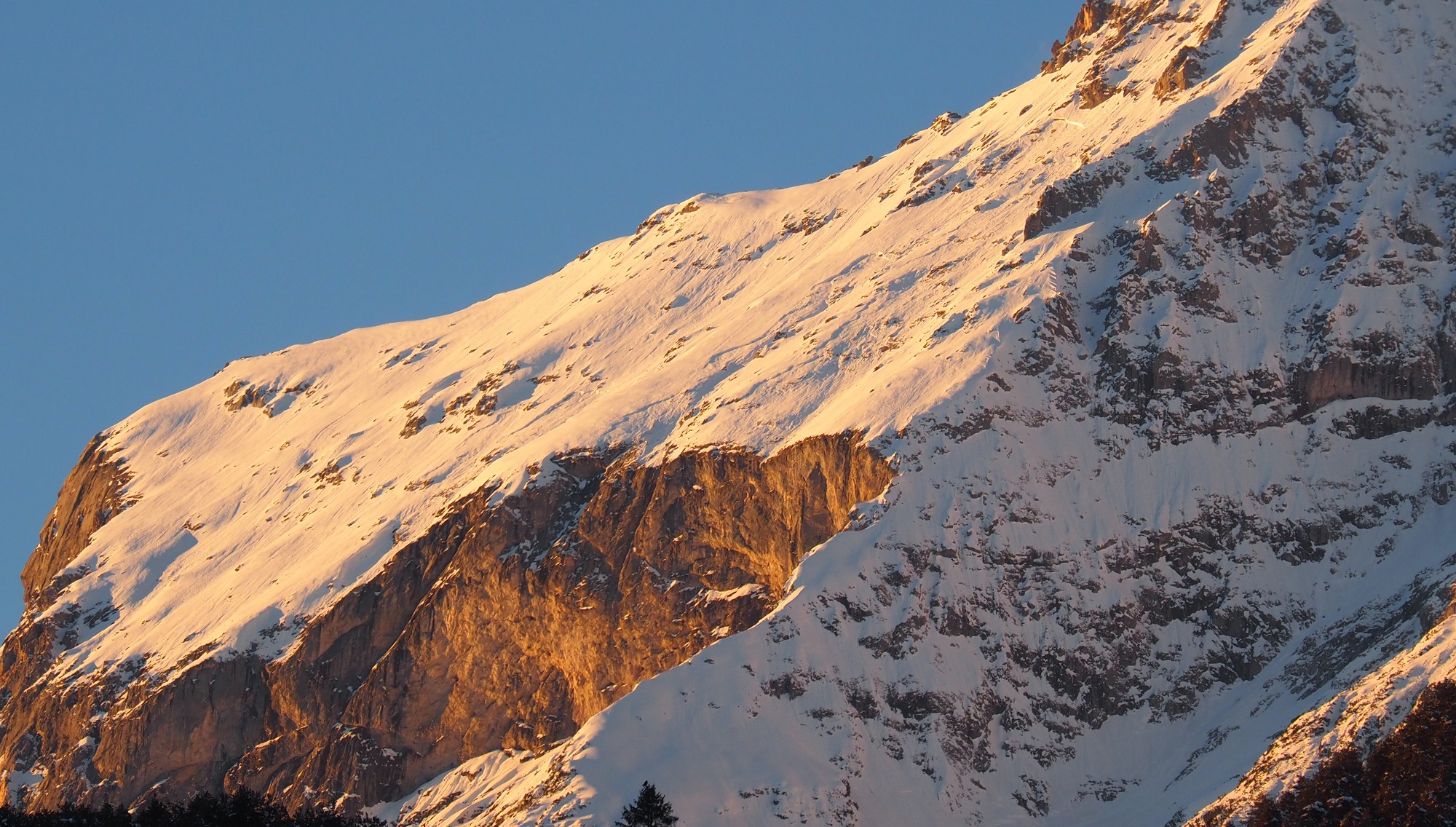 Schwachschichten im Altschnee bleiben störanfällig! Tödlicher Lawinenunfall Rosskopf