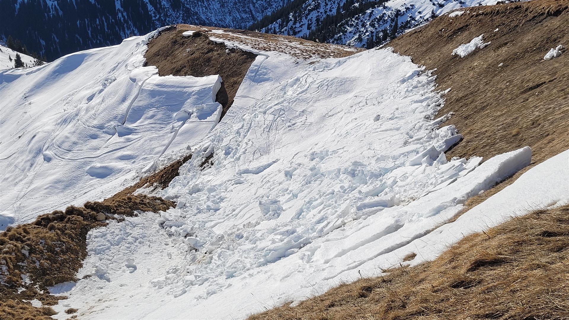 Gleitschnee in Bewegung -Krinnenspitze in den Allgäuer Alpen (© 01.01.2025, Karin Suttner)