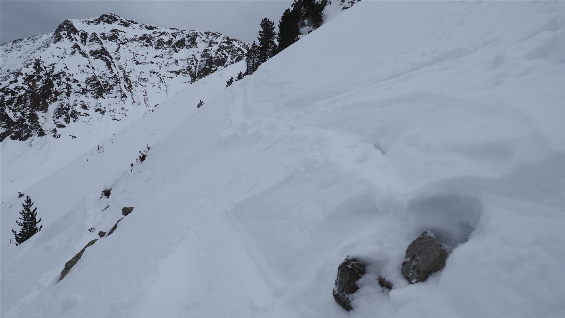 "Sharks" unterhalb der Schneeoberfläche (© LWD Tirol, 02.01.2025)