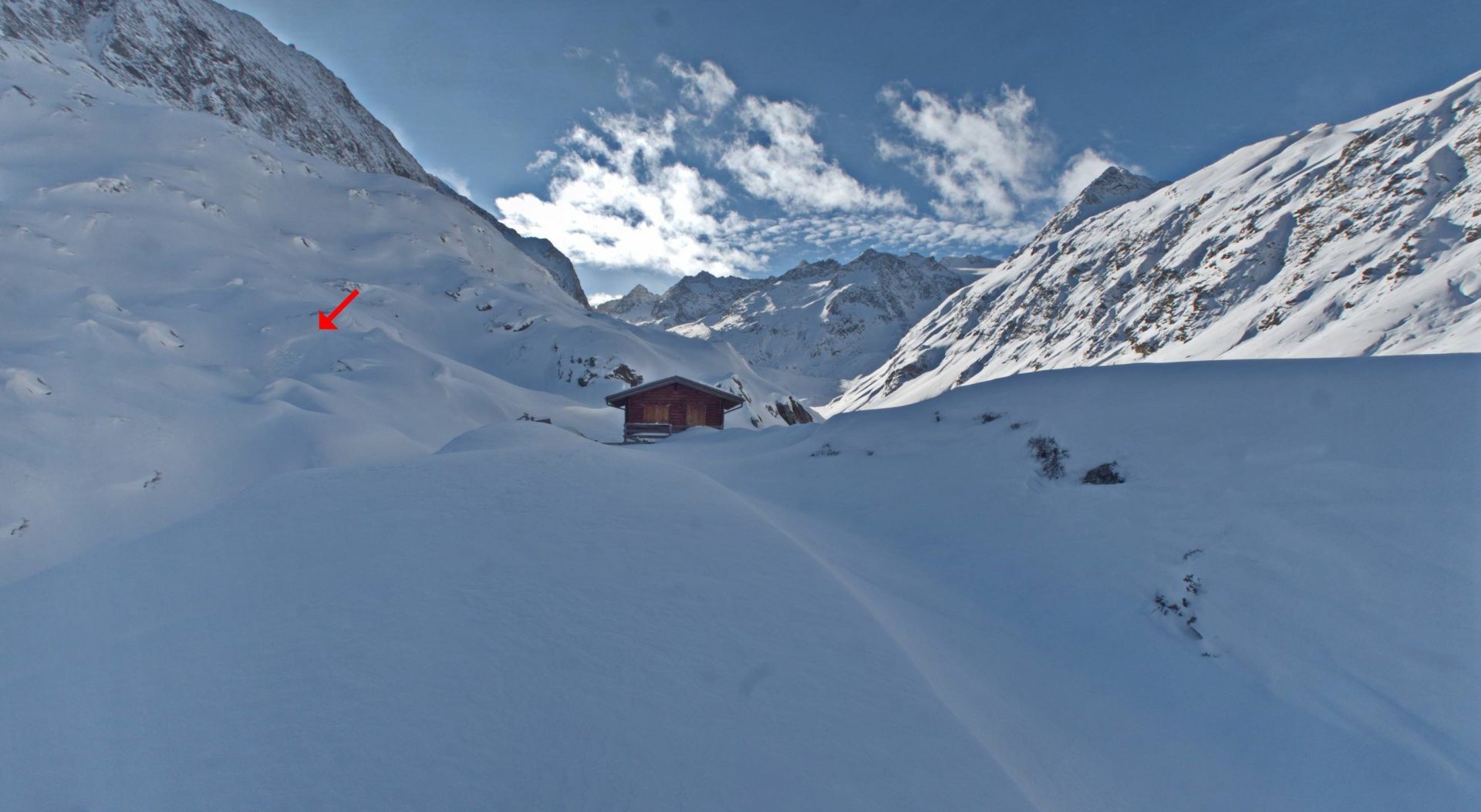 Ein spontaner Rutsch weist auf eine ausgeprägte Schwachschicht hin. Franz-Senn-Hütte (© Horst Fankhauser, 11.01.2025)