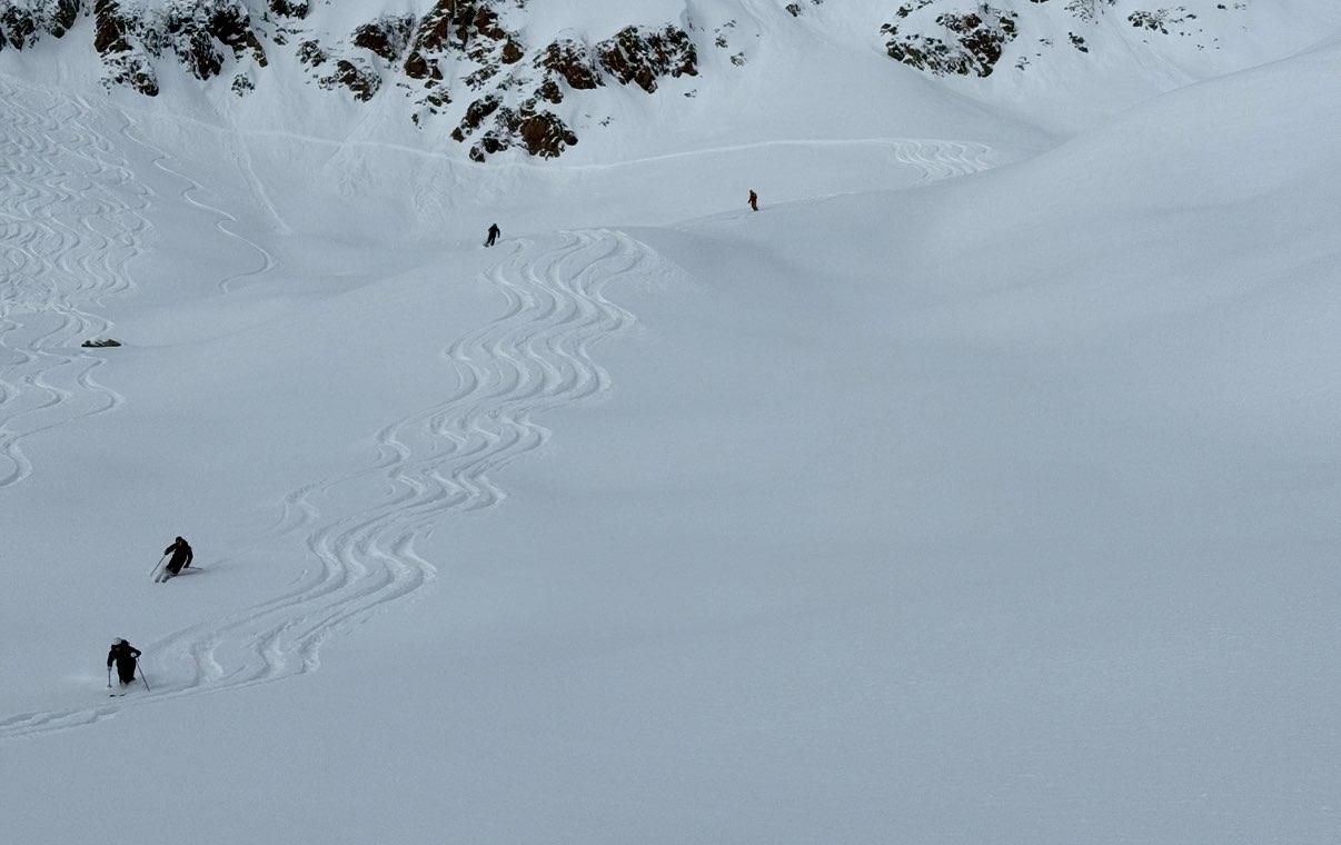 Schöne Schwünge im Arlberggebiet (©Marvin Kärle, 12.01.2025)
