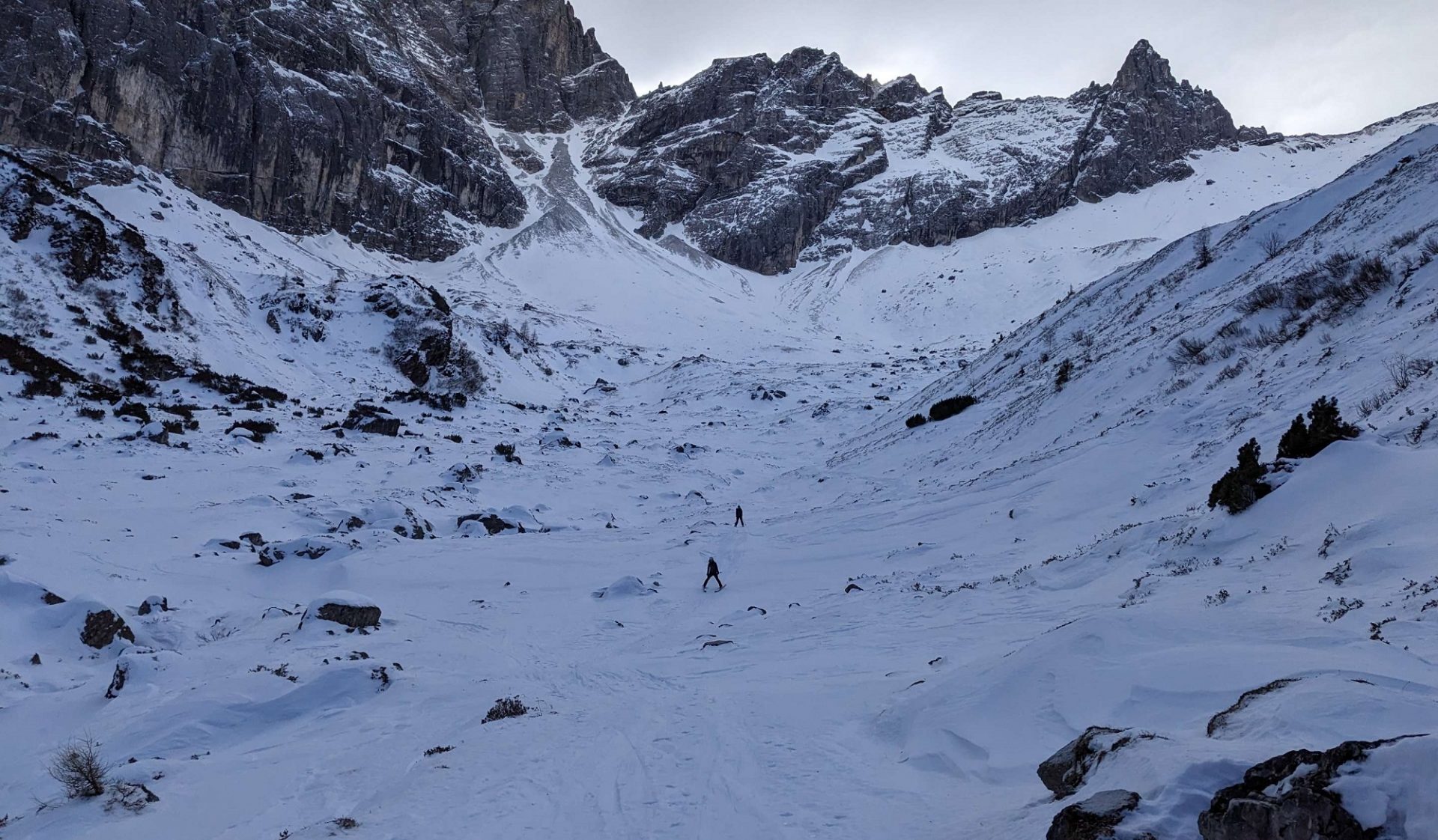 Stark windbeeinflusstes Landschaftsbild im Sandestal im oberen Gschnitztal (©LWD Tirol, 19.01.2025).