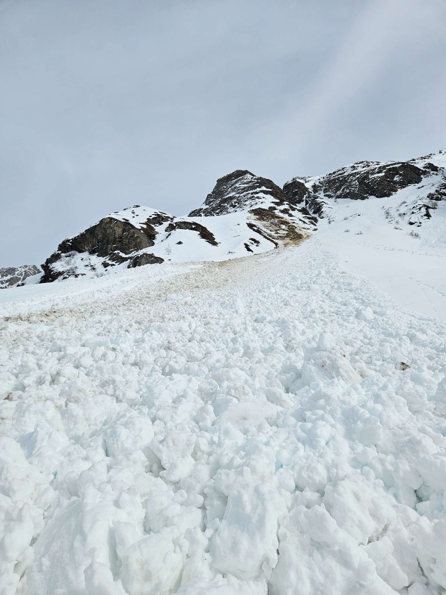 Gleitschneelawine im Arlberggebiet (© Christian Riepl, 21.03.2025)